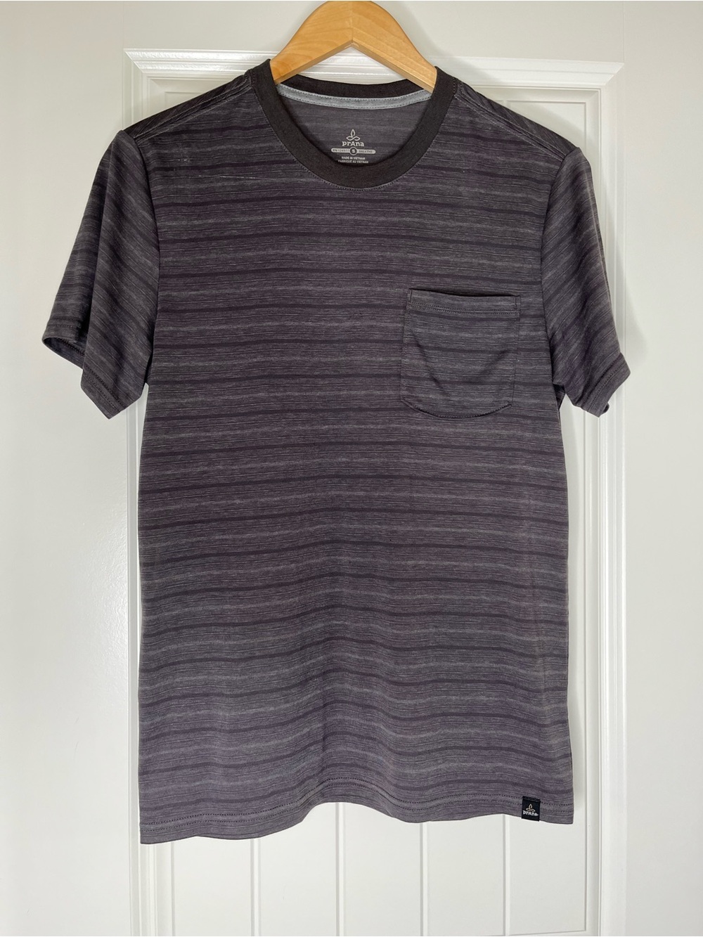 Prana Mens Small Gray Striped Breathe Pocket T Shirt Casual Indie Skater Summer